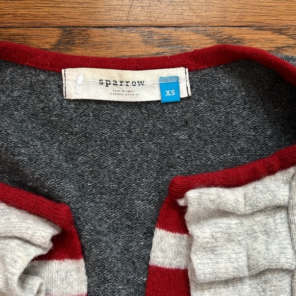 Sparrow Cardigan with Ruffle in Gray and Red - Picture 2 of 4